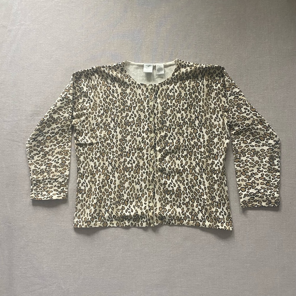 Liz Claiborne leopard print cardigan. - Picture 2 of 11